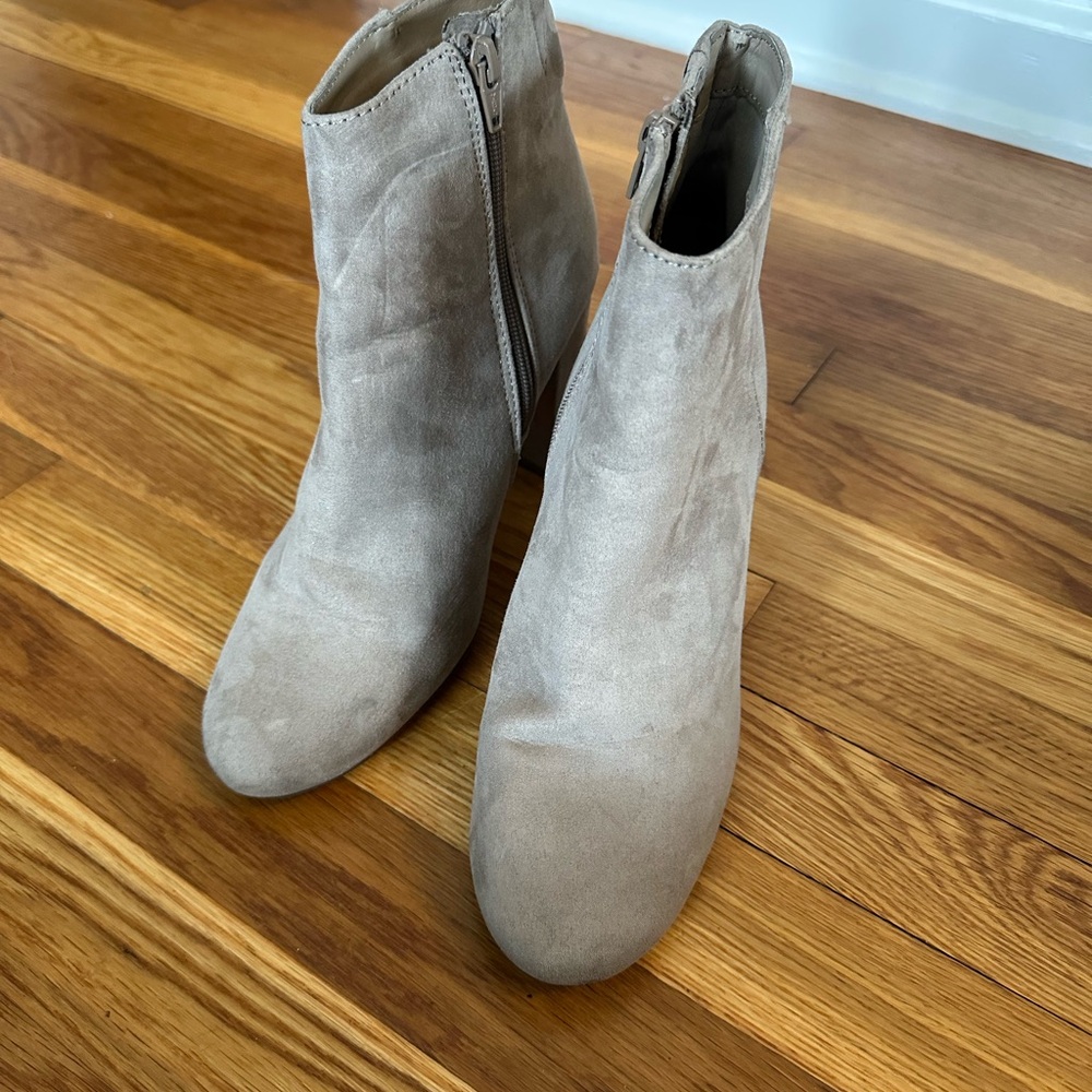 Elegant Tan Suede Ankle Boots